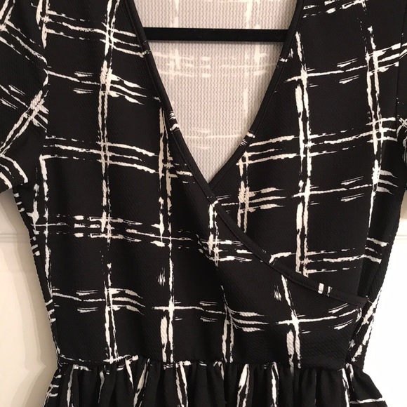 Black and white dress - Picture 2 of 4